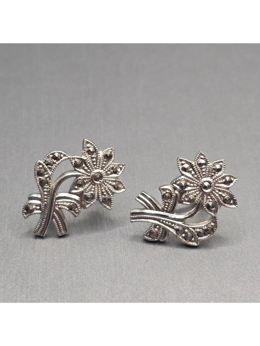 Vintage Sterling Silver Marcasite Daisy Earrings Floral Screw Back - Picture 3 of 8